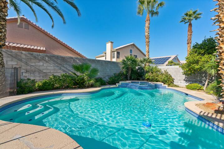 5 BDR w/heated pool, BBQ and games