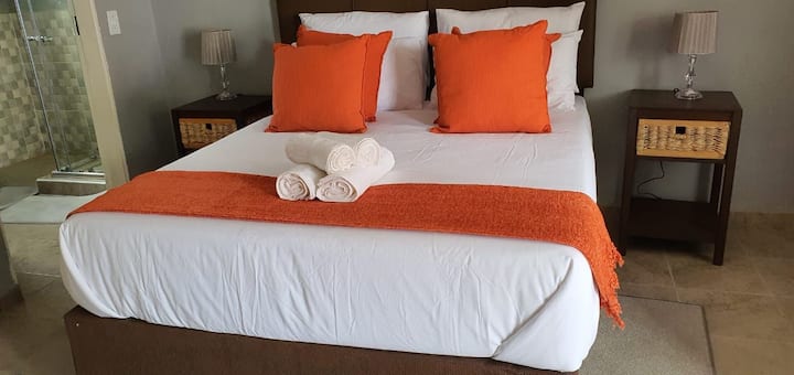 3 Private Bedrooms @ Black Olive Trendz - Sun City