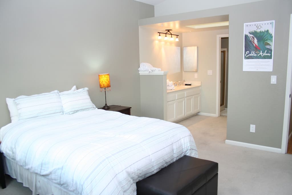 Queen Suite with En Suite Bath