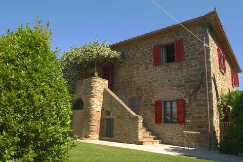 Villa il Giuggiolo,  Cosy farmhouse in Tuscany