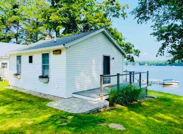 Silver Lake Escape! 2Bd, Steps to the Lake! Houses for Rent in