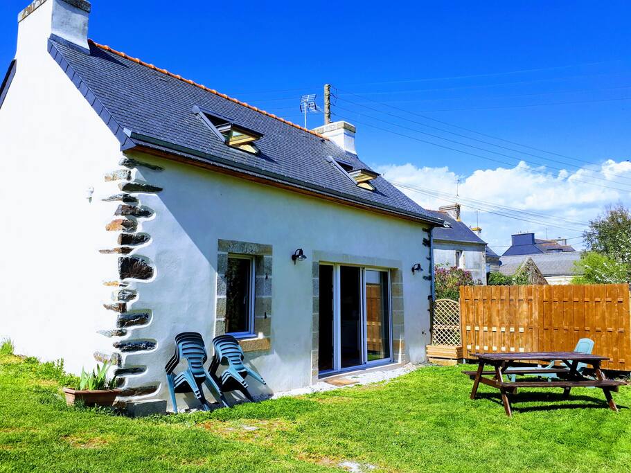photo Avril 2018, le jardin prend forme petit à petit.