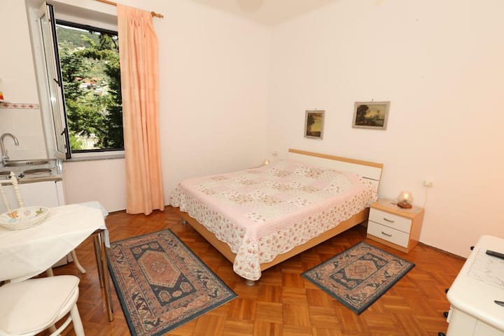 Double Room Cavrak 3 With Balcony & Kitchenette - Baška
