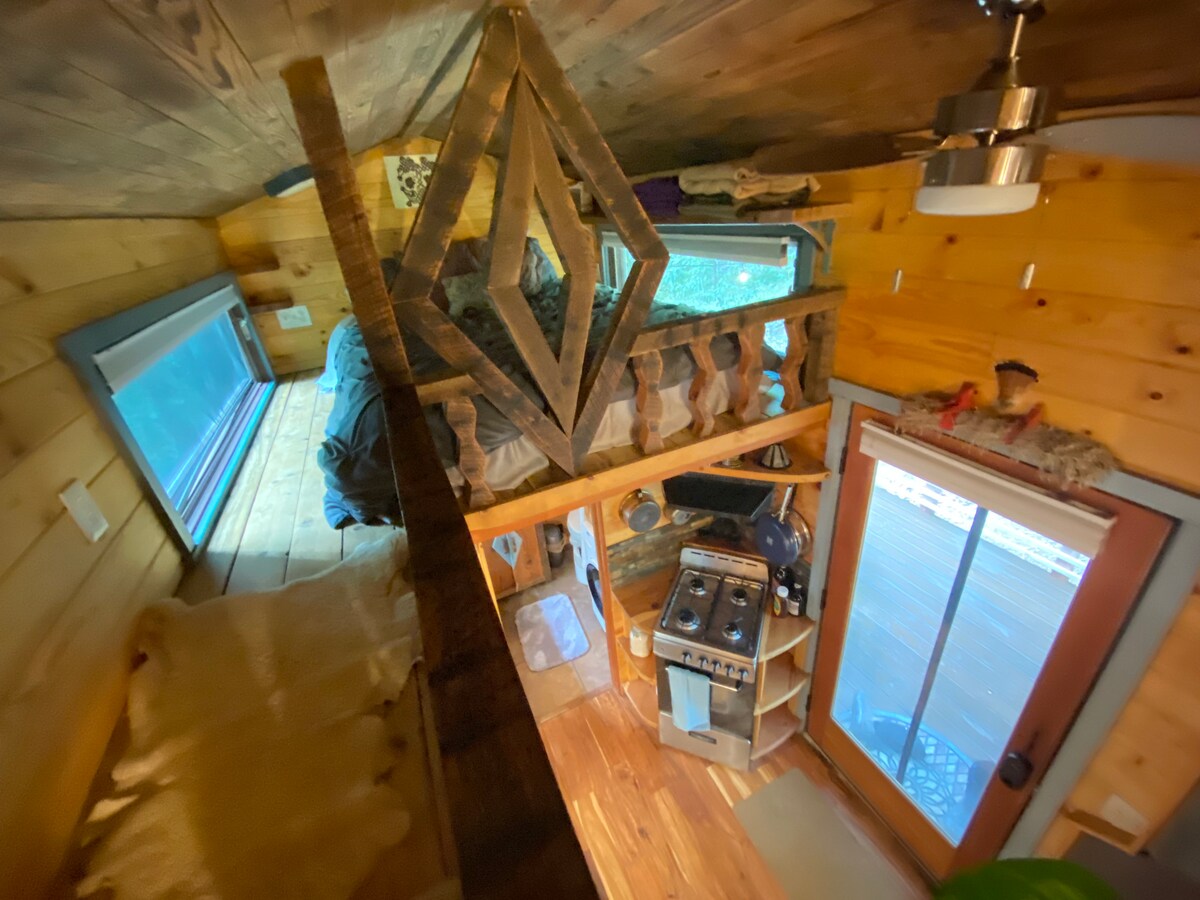 מיטת קווין סייז למעלה ולופט.