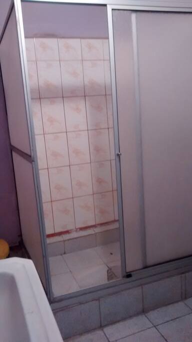 El baño de huéspedes