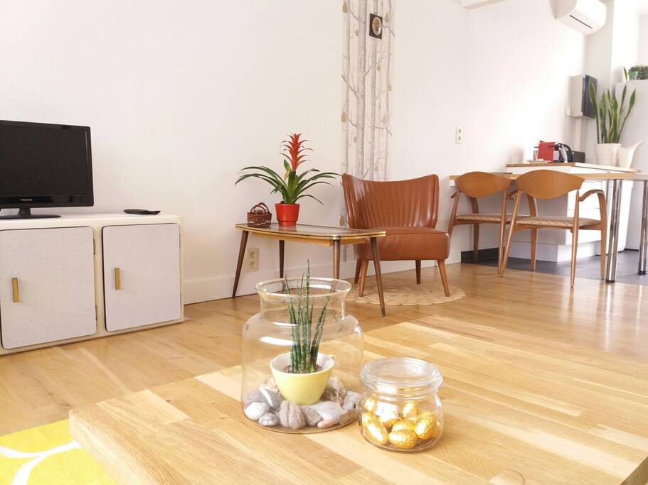 LIVINGROOM
