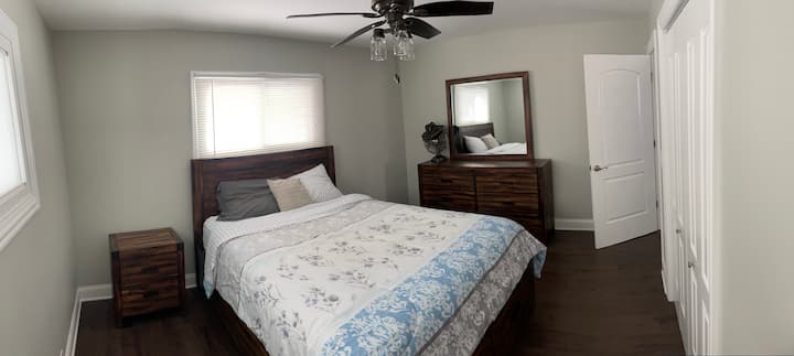 Დიდი ნათელი საძინებელი დიდი საწოლით