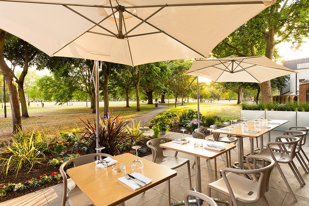 Eel brook cafe and park 3 mins from our place!