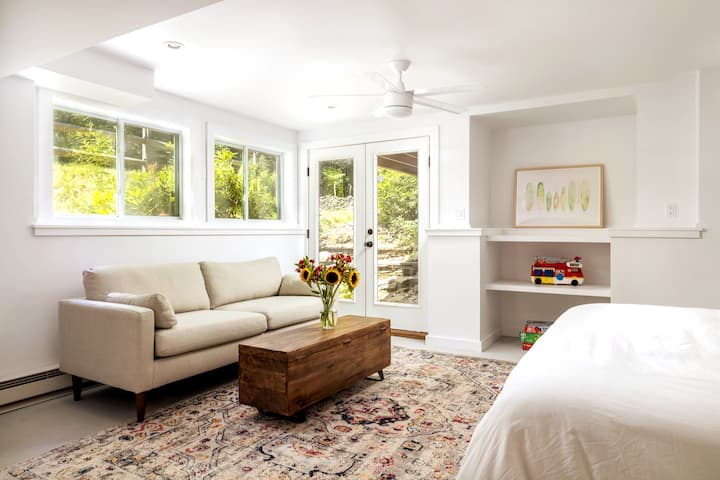 Basement bedroom w/ separate walk-out and sunlight