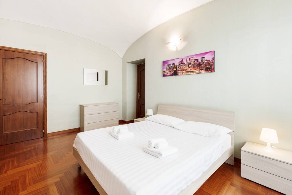 The first Bedroom: the comfortable double bed with soft bed-linen and towels.