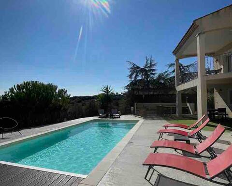 Villa 150m² with pool, not overlooked, quiet
