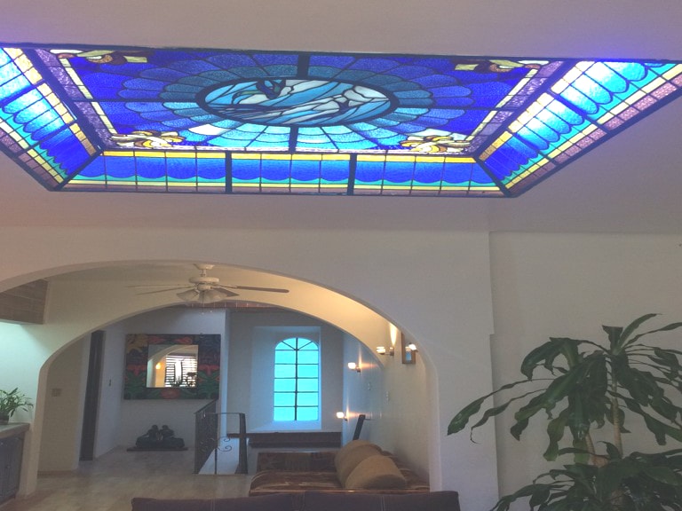 走廊客厅和餐厅之间的景观。Vitral从一栋被拆除的建筑中获救，这栋房屋建于上个世纪。