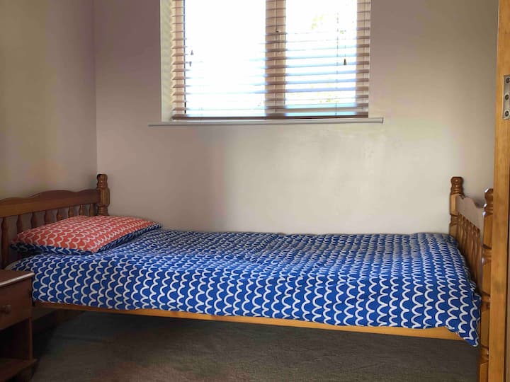 Детска единична спалня в близост до главната спалня 