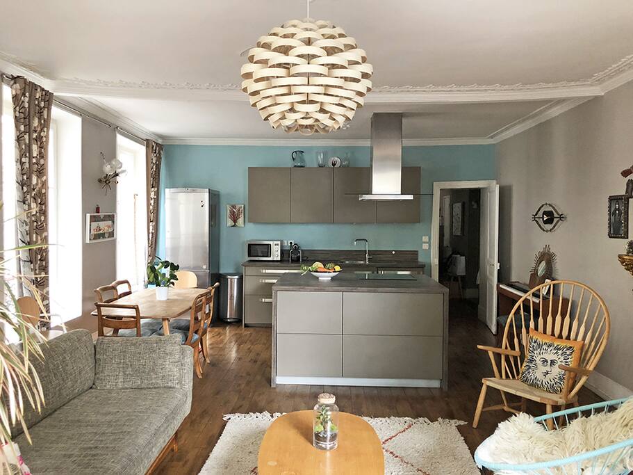 Kitchen with everything you need to cook.