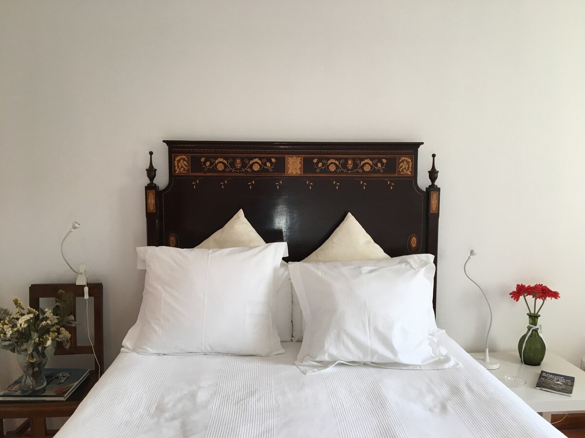 Chumba chenye kitanda cha watu wawili