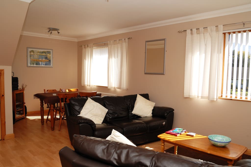 Sitting Room & Dining Area