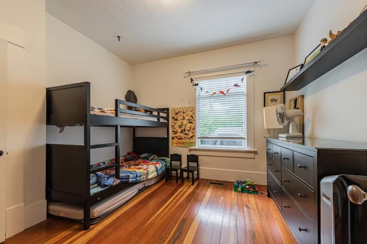 Schlafzimmer mit Etagenbett