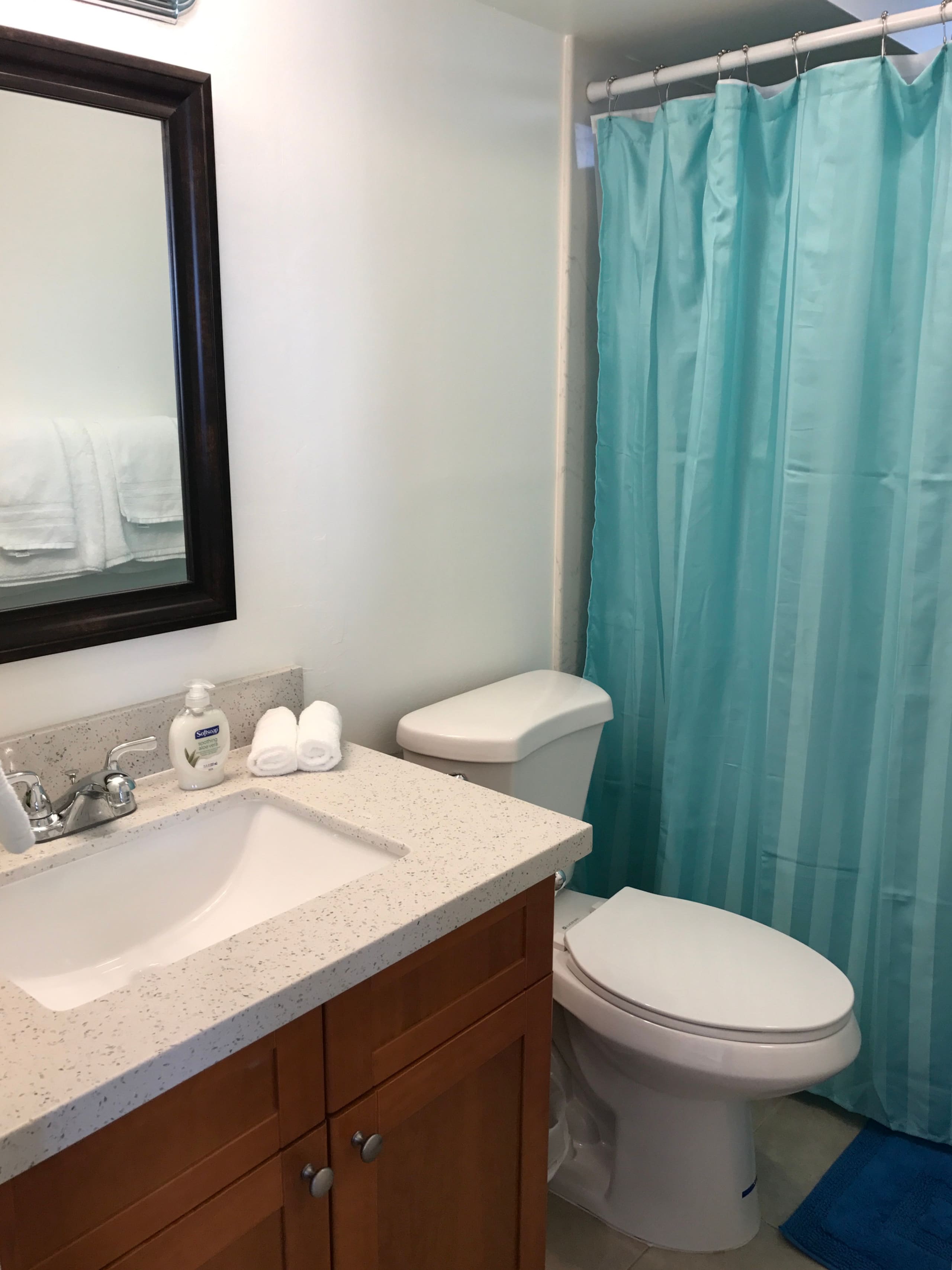 Lovely & Clean Unit | Minutes to Waikiki Beach - Image 8