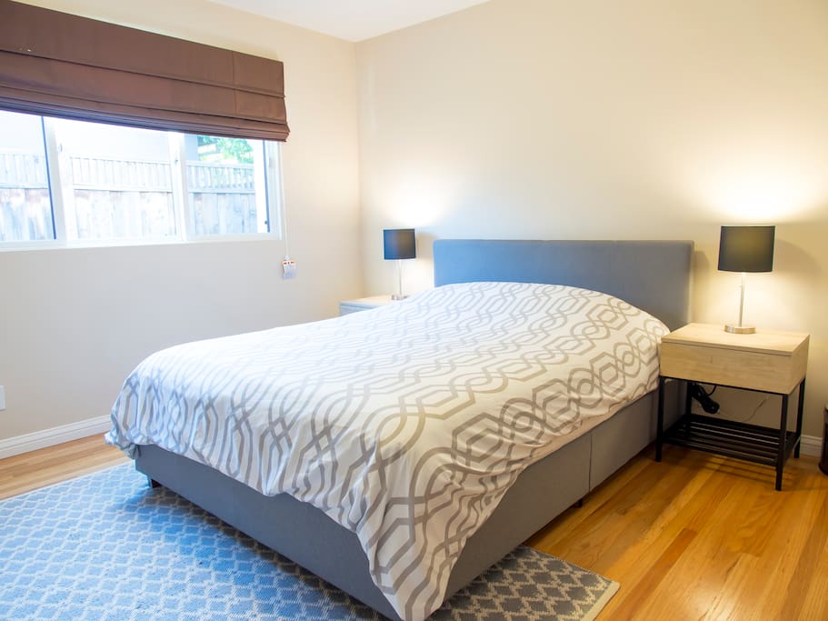 Bright, remodelled, New Simmons Queen bed.