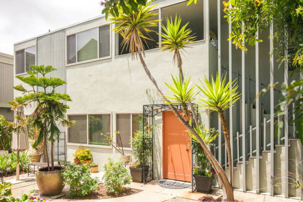 1959 Upstairs loft with no downstair neighbors