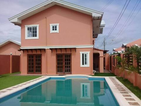 House with private pool - close to the new bridge