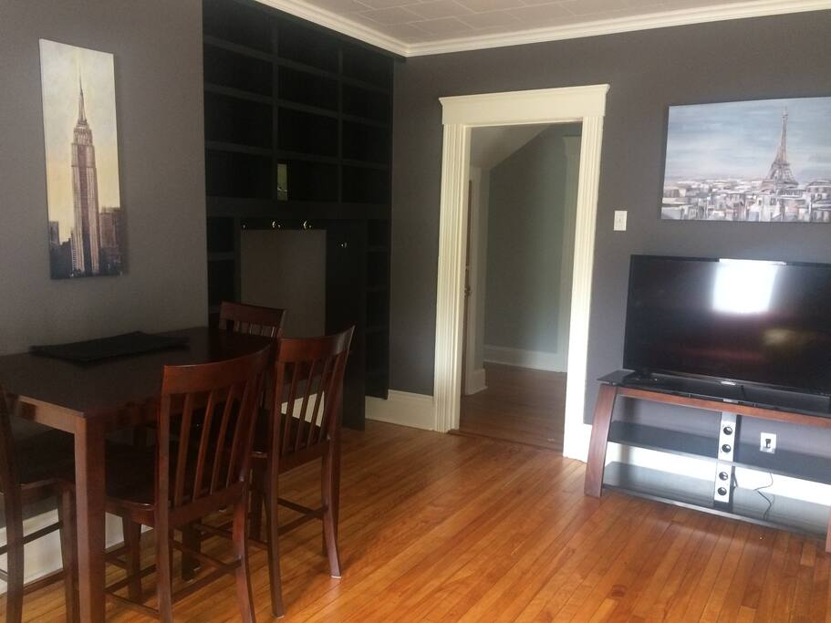 Lounge Area / Dining