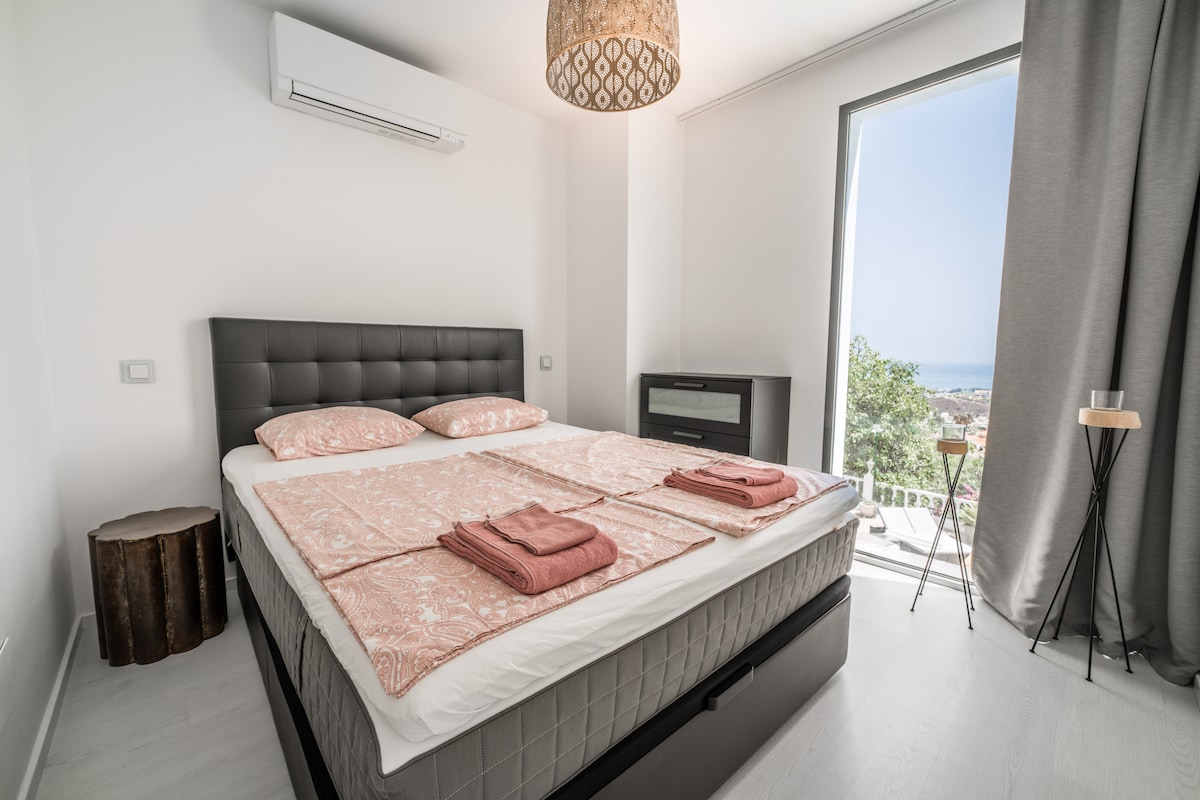 Spálňa s vlastnou kúpeľňou