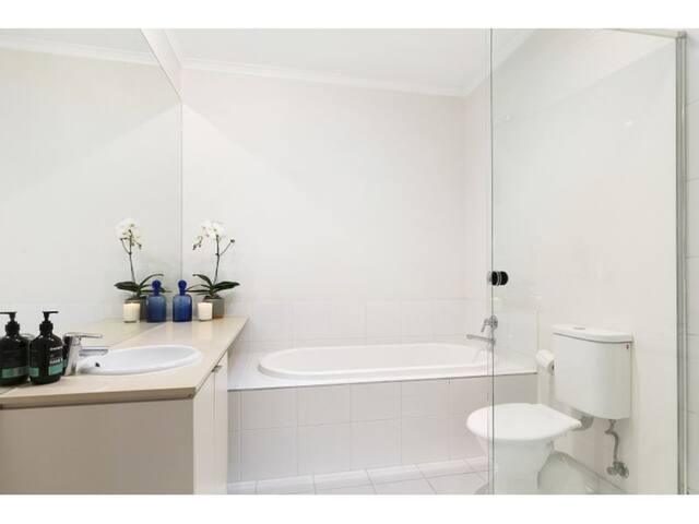 Private & peaceful resort style apartment gallery image 3