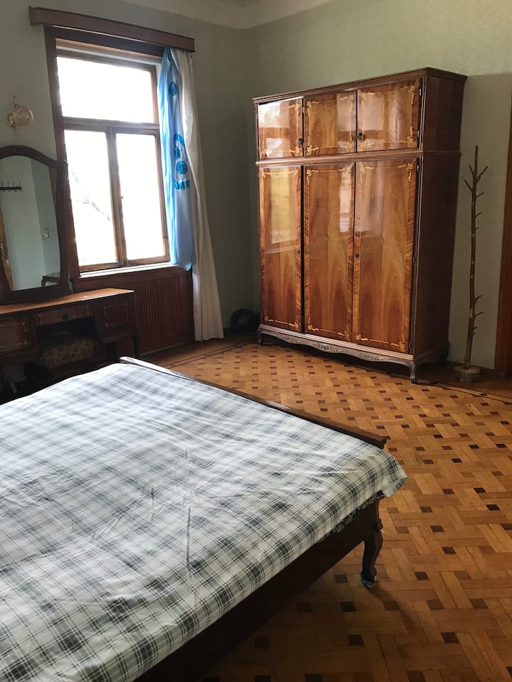 საძინებელი 1