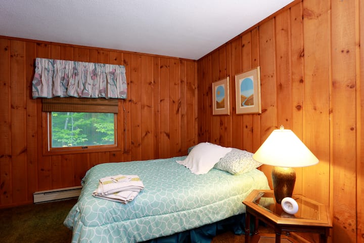 Ghorofa ya 3 Kitanda cha ukubwa kamili na TV