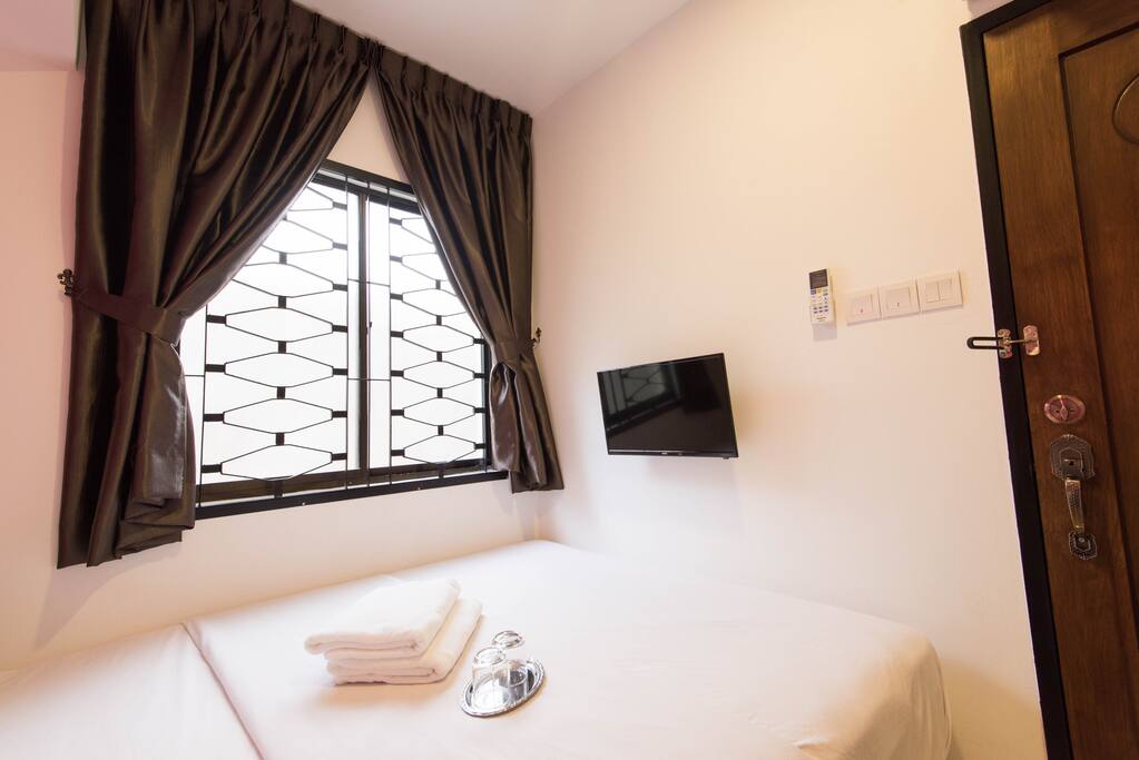 Deluxe Queen's Room (Window)