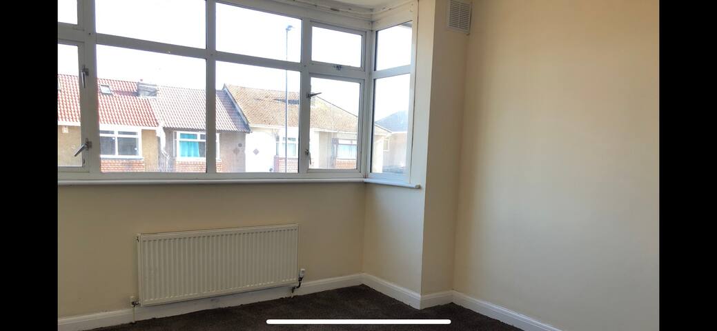 3 Bed 2 Reception Room House With 2 Bathroom Houses For