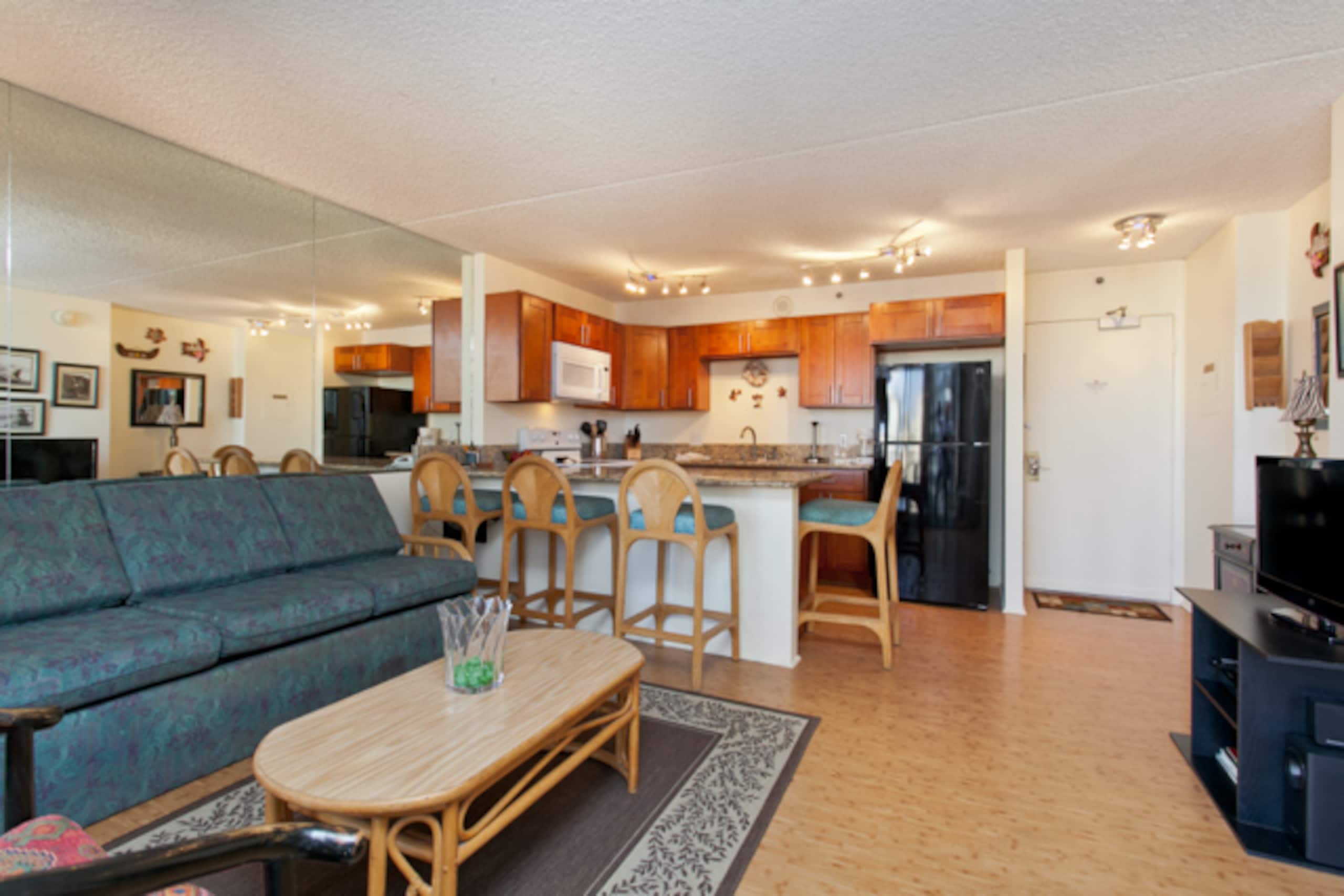 Condo in Honolulu · ★4.55 · 1 bedroom · 2 beds · 1 bath - Image 2