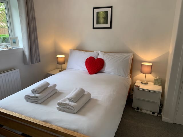 Private double room Wimbledon with great transport