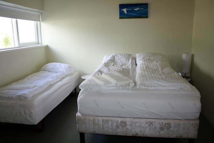 A double and a single bed