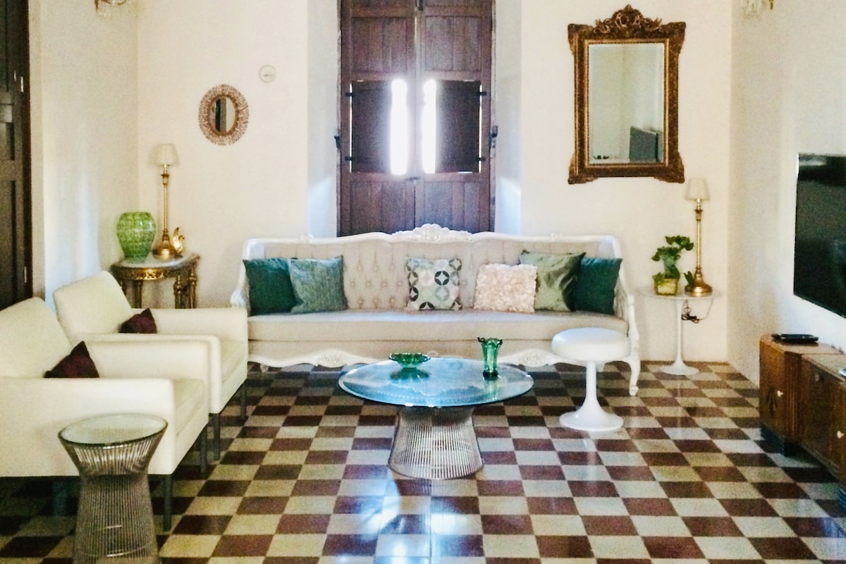 Top performing Airbnb: Villa Sochic, stunning contemporary colonial in Buenavista