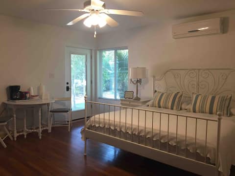 “Whitewing room”