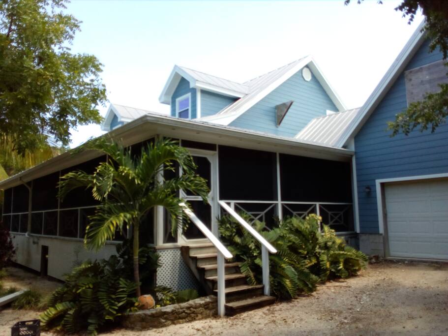 Front Entrance to porch