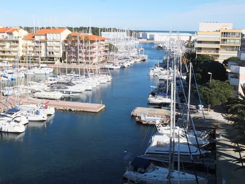 Top Airbnb: 5 minutes from the beach. Panoramic harbor view à Canet En Roussillon