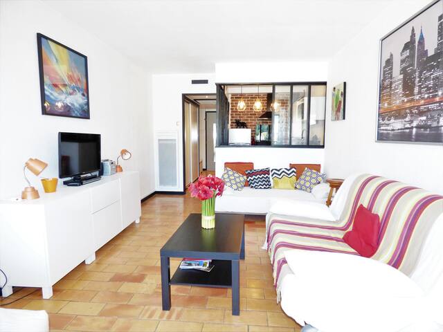 BANDOL, grand T1, Piscine, tennis, 150m de la mer