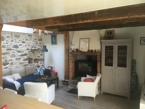Successful Airbnb property: Old farmhouse with all comforts, close to village and beaches in Saint Nazaire