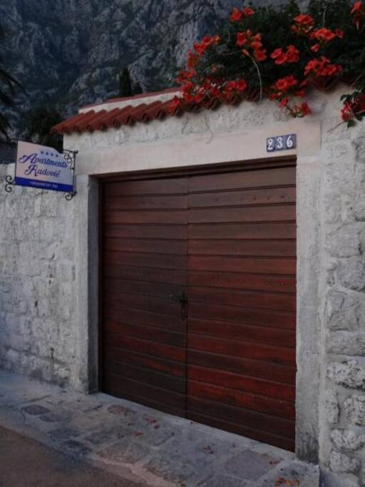 The gate with the address of apartments