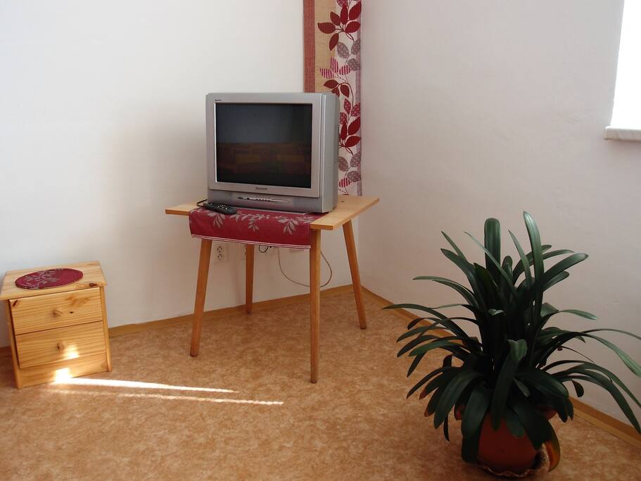 Součástí vybavení je kabelová TV a wifi
EN: Including Wi-Fi and cable TV