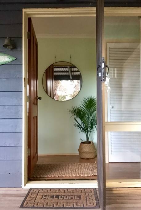 Optional self entry (key lock) or meet & great
