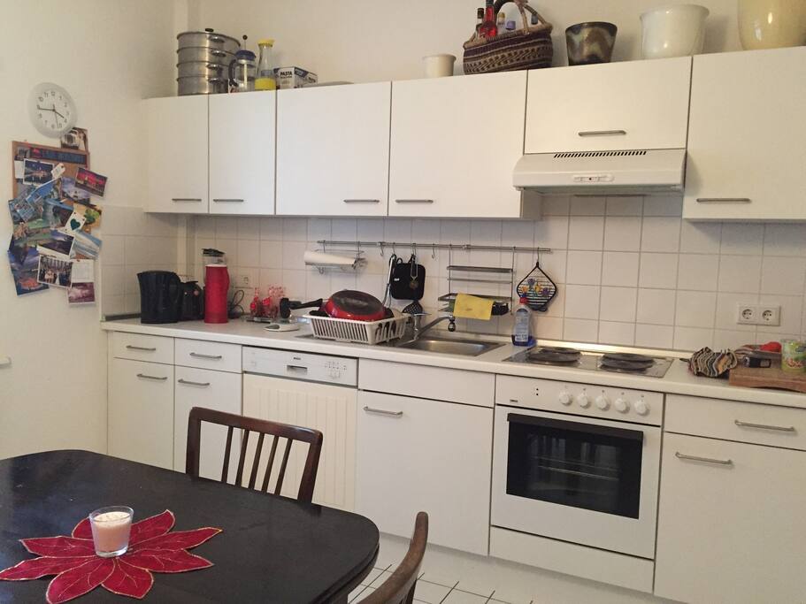 Große, voll ausgestattete Wohnküche (Geschirrspüler, Mikrowelle, etc.)