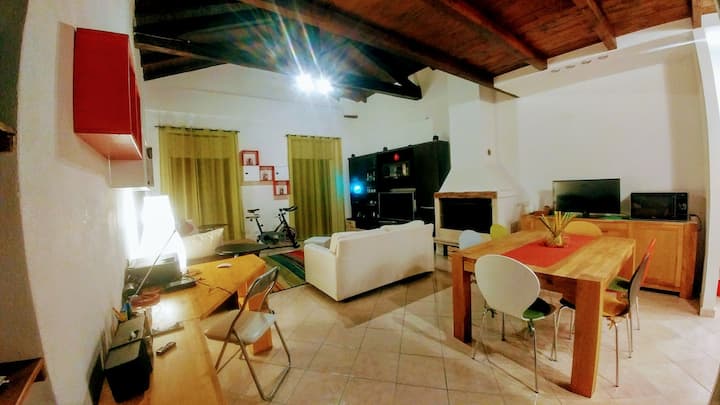 Luminoso Open Space Con Soppalco In Centro Storico - Cagliari