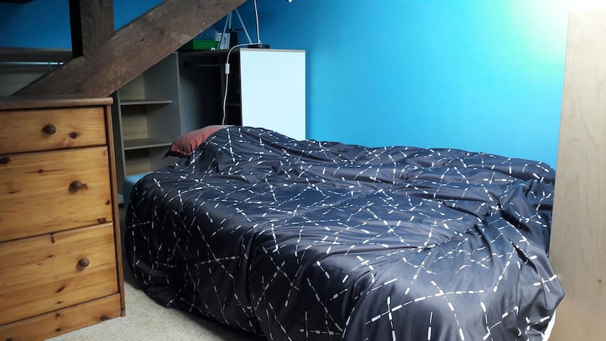chambre  sous les combles/Dachbodenzimmer