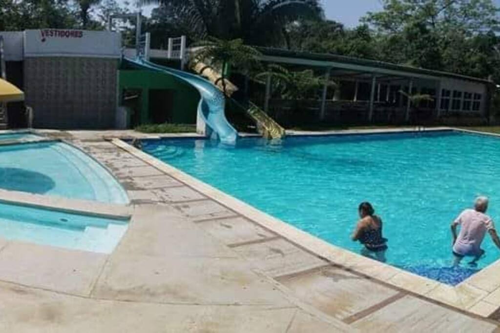 Cuenta con servicios varios para amantes de la recreacion y naturaleza