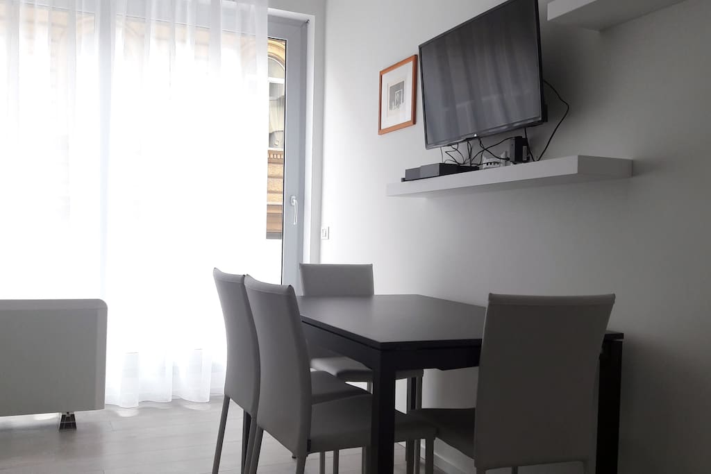 tavolo con tv