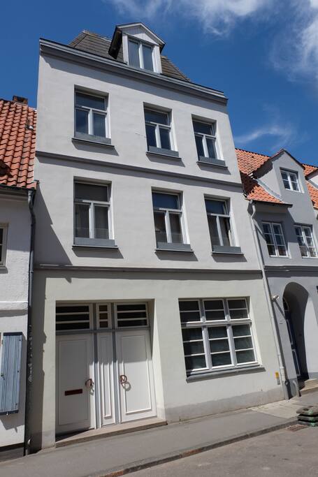 Hausansicht noch hell